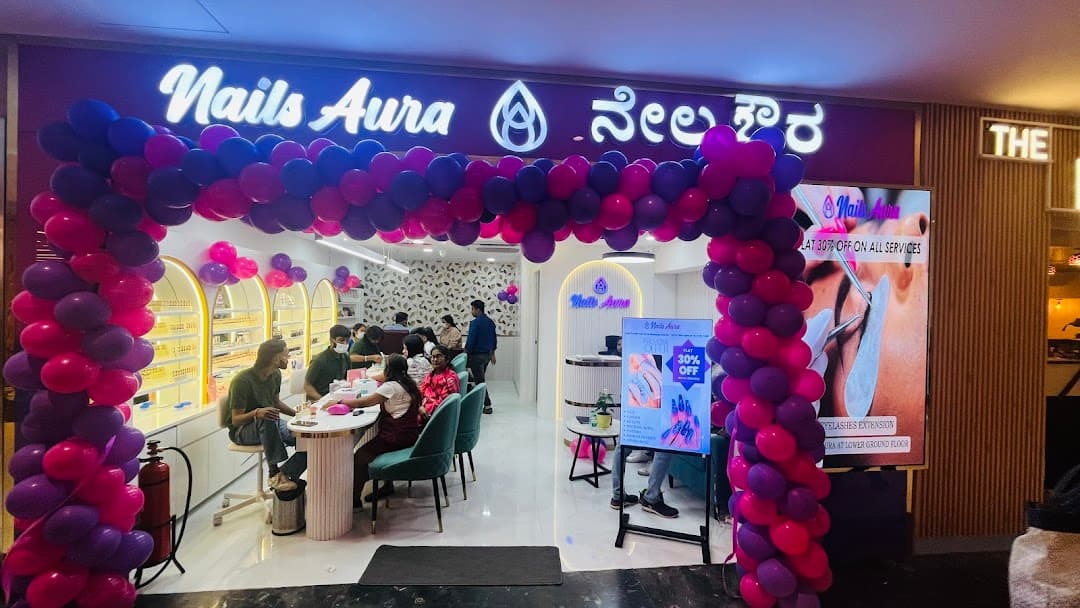 Nails Aura